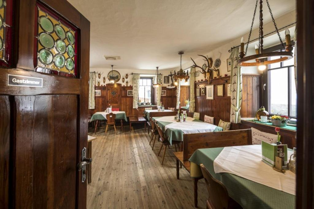 Gruener Baum 3*